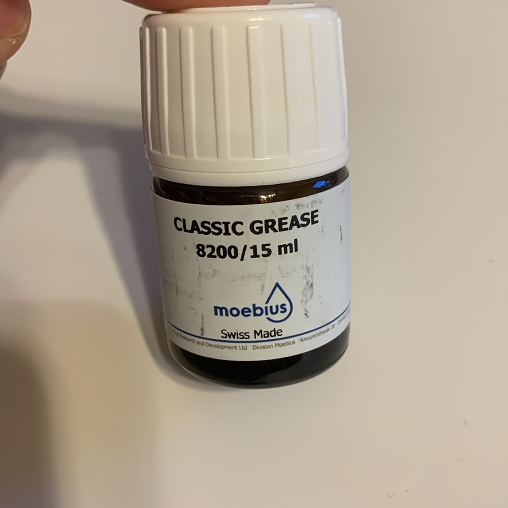 Classic  GREASE 8200/ 15ml  SWISS MADE 09/2026